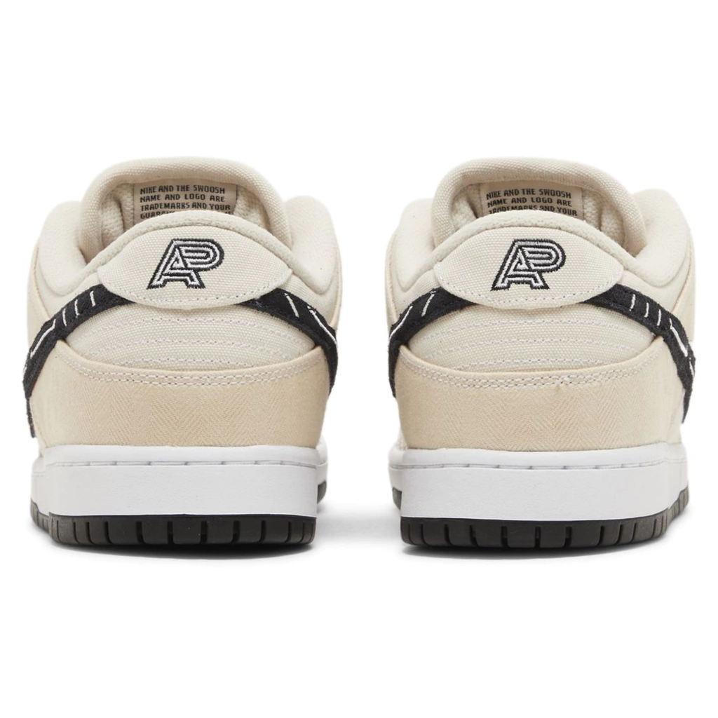 Tênis Nike Albino & Preto x SB Dunk Low 'Pearl White'