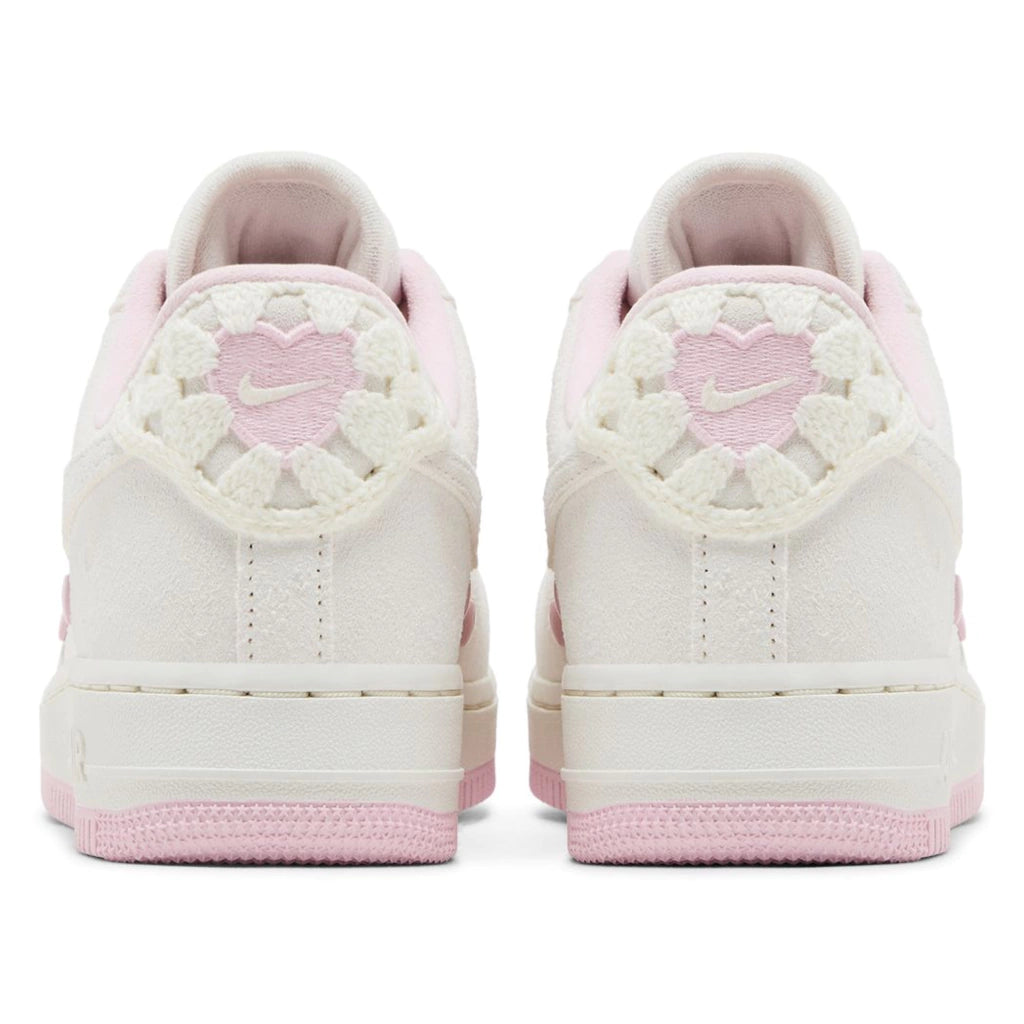 Tênis Nike Air Force 1 Low 'Valentine's Day' (2025)