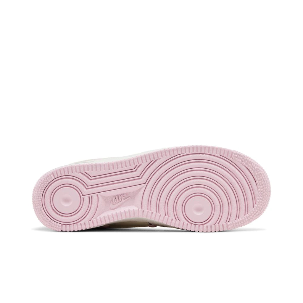 Tênis Nike Air Force 1 Low 'Valentine's Day' (2025)